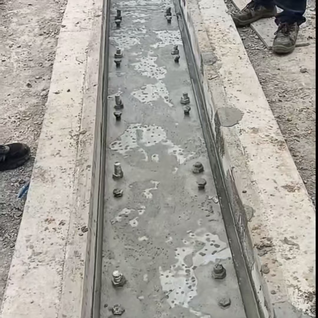 汨罗港口码头起重机龙门吊重型机械设备稳固用早强快凝轨道胶泥